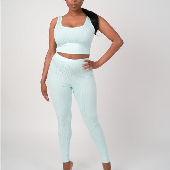 Two piece set - Picture 3 of 3